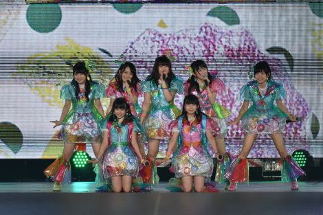 画像 写真 指原らakb新選抜16人お披露目 初歌唱 喜びがこみ上げてきた 13枚目 Oricon News