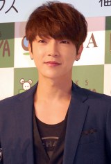 ���V���E���i�N�A�����Ƀt�@��2000�l �B�e�Ɍ�����4�L���� 