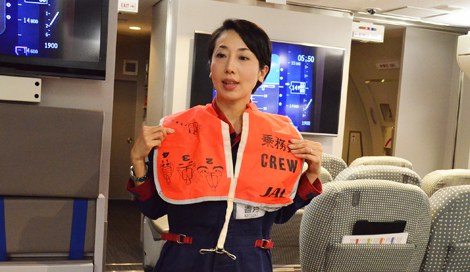これが 空の華 Caの真の姿 乗客の安全守る 非常救難訓練 に潜入 Oricon News