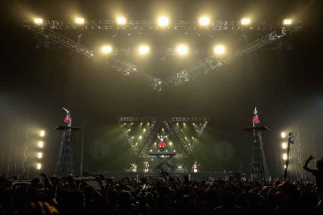 BABYMETAL̃[hcA[{wBABYMETAL WORLD TOUR 2015 `Vꃁ^`x̖͗l Photo by Taku Fujii 