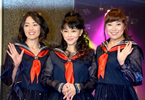 風間三姉妹 久々のセーラー服姿に赤面 ファンのために着ました Oricon News