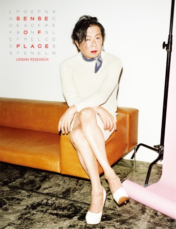 俳優の古田新太が飾る、ファストファッションブランド「SENSE OF PLACE by URBAN RESEARCH」の2015年春のイメージビジュアル 