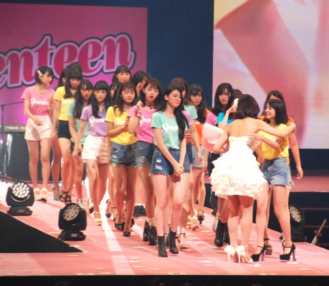 『Seventeen夏の学園祭 2015』西内まりや卒業式の模様 （C）ORICON NewS inc. 