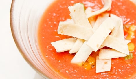 サムネイル 傷みやすいトマトは、冷凍しておくと長持ち＆調理も便利！「夏野菜のひんやり冷製トルティーヤスープ」　（25日＝デルソーレ・キッチン 親子で小麦ごはん教室イベントで披露） 