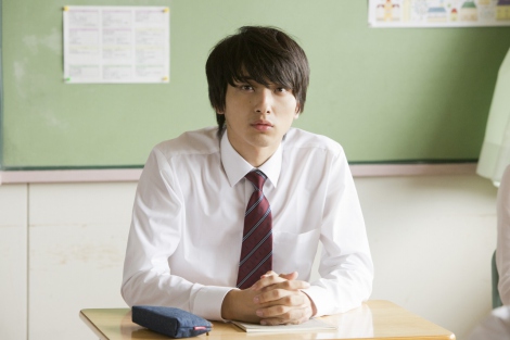 “下僕”の高校生を演じる横浜流星（C）2015 ギャンビット・「JKは雪女」製作委員会 