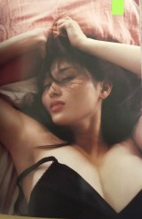 橋本マナミ写真集『接写』（幻冬舎刊）カットの一部 