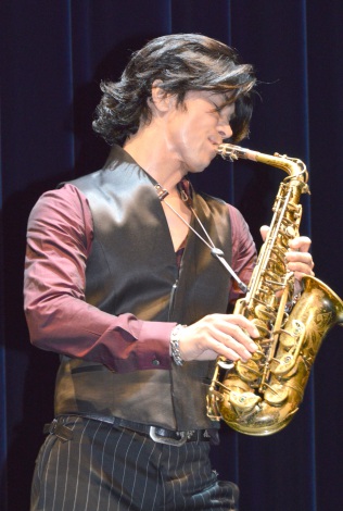 『25thANNIVERSARY TOUR~BREATHLESS~武田真治 FEATURING FRIED PRIDE』より (C)