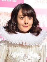 �g�����h����ށA�n���E�B���́u�J�{�`���̎ϕt�����c�v 