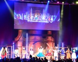 ���f�������̉ؗ�ȃn���E�B���t�@�b�V�����ɏ��q�M�� 