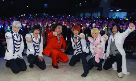 アルスマグナの画像 写真 アルスマグナ まさかのakbダンスでファン熱狂 ゲストにパパイヤ鈴木 4枚目 Oricon News