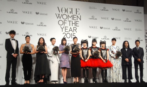wVOGUE JAPAN Women of the Year 2015x܎ɏoȂ()ĩn[RAjEnqIAfUCi[EoAƁEގqALAgcrABABYMETALA_T[&Utt̐tAGXR[g̃s[X (C)ORICON NewS inc. 