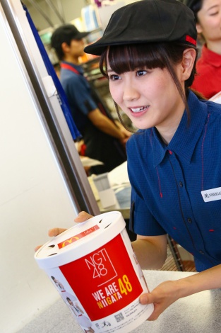 画像・写真 | NGT48、マクドナルド一日店員に 制服姿でファンに手渡し 19枚目 | ORICON NEWS