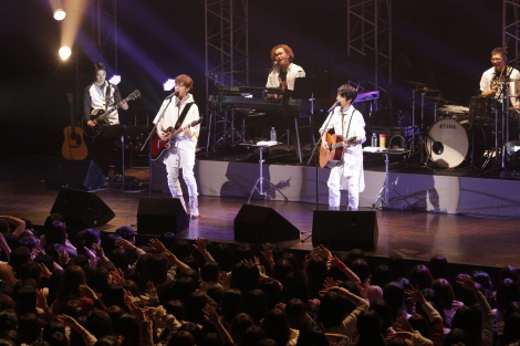 8NԂƂȂ郉CuwWaT 10th Anniversary Live 2015xJÂWaT 