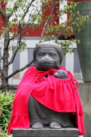 東京・日枝神社（千代田区）には狛犬ではなく猿が… 