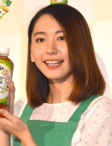 『健康十六茶cafe ROKUZOU ROPPU YON-MIKAKU』オープニングイベントで一日店長を務めた新垣結衣 (C)ORICON NewS inc. 