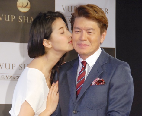 画像 写真 ヒロミ 橋本マナミのキスに照れ 頬に口紅も このまま帰る 1枚目 Oricon News