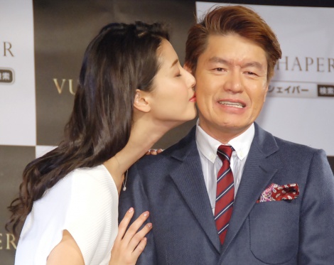 画像 写真 ヒロミ 橋本マナミのキスに照れ 頬に口紅も このまま帰る 4枚目 Oricon News