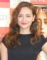 �G���[���[�Y�A18�N�Ԃ�ʐ^�W�ŃZ�~�k�[�h��I�u�j���ɂ����ł��炦�邩�ȁv 