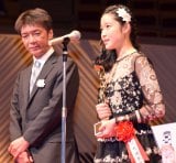 『第70回毎日映画コンクール』表彰式に出席した藤野涼子（右） （C）ORICON NewS inc. 