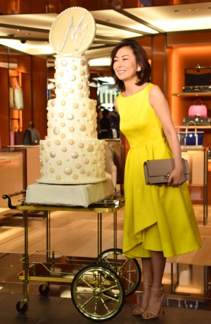 画像・写真 | 中山美穂、サプライズケーキに大喜び 46歳の誕生日 2枚目