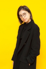 ���f���E���u���u2�N��ɂ͌������Ă������v 