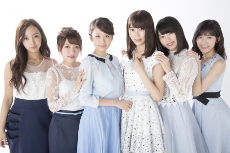 AKB48の10周年記念シングルに参加する（左から）板野友美、高橋みなみ、前田敦子、宮脇咲良、横山由依、渡辺麻友 