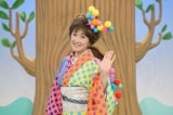 NHK BSプレミアム『ワラッチャオ！』で歌のお姉さんを務める小林幸子（C）NHK 