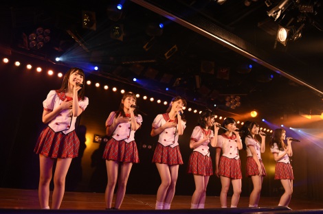 画像 写真 たかみな 劇場の床を撫で卒業 Akb人生3775日完全燃焼 22枚目 Oricon News