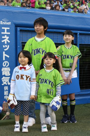 画像 写真 芦田愛菜 始球式で まっすぐ投げられた デーブ大久保氏が直接指導 5枚目 Oricon News