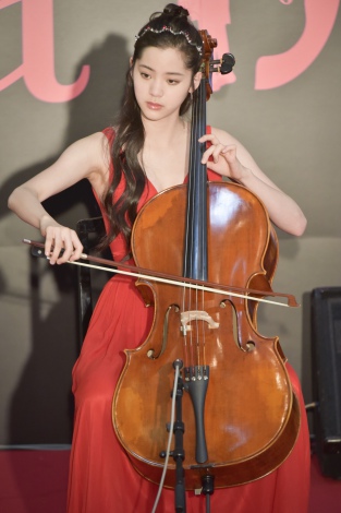 画像 写真 チェロ奏者 Nana 叔母 欧陽菲菲に 早く追いついて共演したい 3枚目 Oricon News