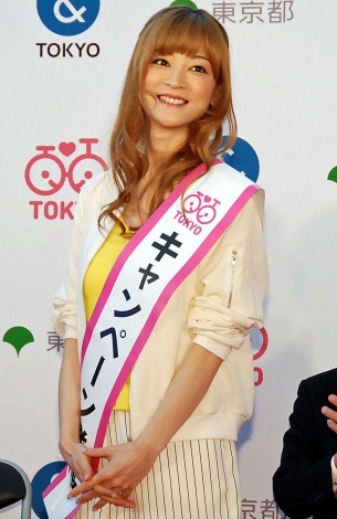妊娠6ヶ月の吉澤ひとみ キャンペーン隊長任命式に登場 Oricon News