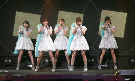 11月7日に日本武道館でコンサートを開催することを発表したJuice=Juice（左から）宮本佳林、植村あかり、高木紗友希、金澤朋子、宮崎由加 