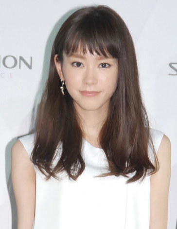 画像 写真 桐谷美玲 全身真っ白コーデ ショートパンツで美脚披露 4枚目 Oricon News