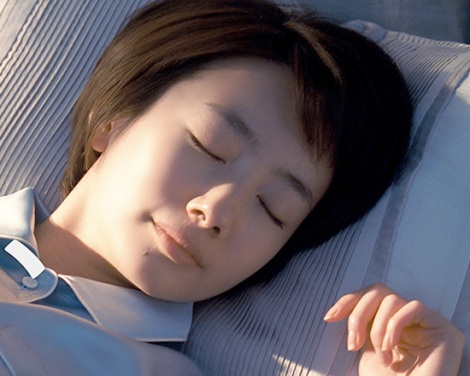 波瑠、CMでキュートな寝顔を披露 | ORICON NEWS