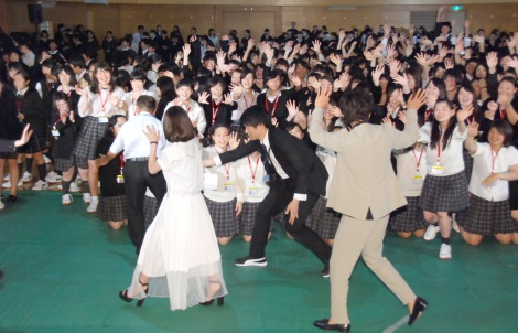 画像 写真 山崎賢人 二階堂ふみに女子高生500人悲鳴 熱気にあ然 13枚目 Oricon News