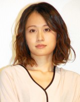 �A�C�h���F�𕥐@�����O�c�֎q�A�E����g�{�i���D�h�ւ̓������ 