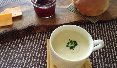 菅野広恵さんが考案した、北海道のご当地食材「トウモロコシ」を使用した『ピュアホワイトの豆乳スープ』 