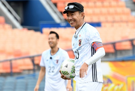 画像 写真 スポーツ王 にアモーレ旋風 サッカー日本代表がキックベースボールで対決 5枚目 Oricon News