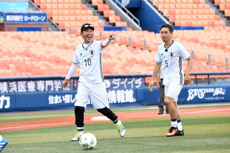 画像 写真 スポーツ王 にアモーレ旋風 サッカー日本代表がキックベースボールで対決 6枚目 Oricon News