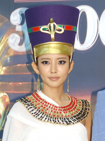 夏菜 伝説の美女 エジプト王妃姿に照れ 濃いメイクに 誰かわからない Oricon News