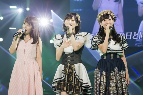 みるきー卒コンに山田菜々が登場 山本彩と3人で名曲熱唱 Oricon News