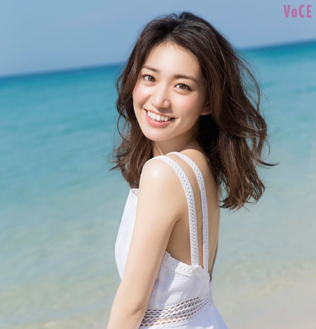 大島優子 最新カレンダーはプーケットで撮影 猛暑の中でもスタッフ感動のスマイル Oricon News