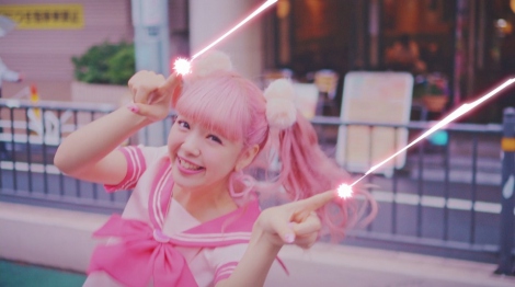 画像 写真 藤田ニコル デビュー曲mv公開 ピンクのセーラー服で にこるんビーム も 1枚目 Oricon News