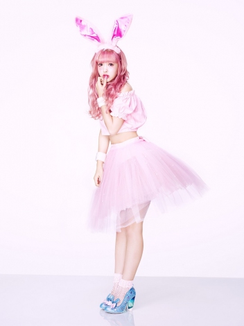 画像 写真 藤田ニコル デビュー曲mv公開 ピンクのセーラー服で にこるんビーム も 2枚目 Oricon News
