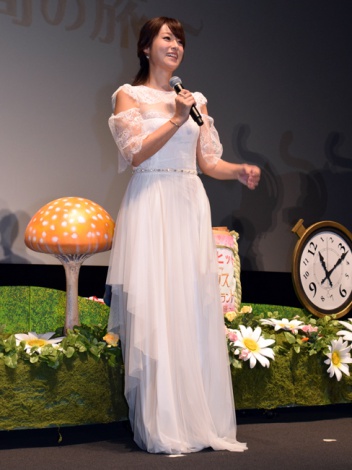深田恭子 純白ドレス 天然ボケで魅了 アリス 声優続投 うれしい Oricon News