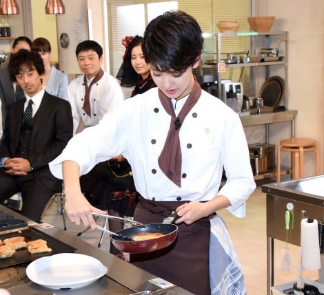 画像 写真 剛力彩芽 公開生料理に初挑戦 小日向文世の太鼓判にホッ うれしいです 5枚目 Oricon News