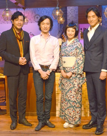 画像 写真 新婚 平岳大 プロポーズは アモーレ 報道陣の祝福に照れ笑い 1枚目 Oricon News