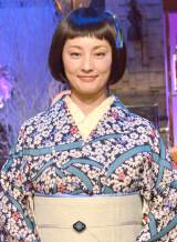 ��ՋM�q�A�A���e�B�[�N�����Ŗ��� �p���ł̐����ŉe�� 