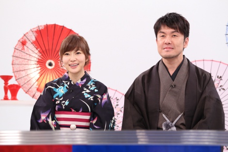 「お笑いカードバトル『笑札』」MCを務める（左から）指原莉乃、土田晃之（C）日本テレビ 