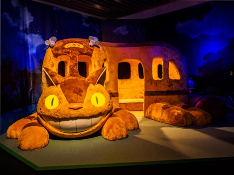 『ジブリの大博覧会〜ナウシカから最新作「レッドタートル」まで〜』が閉幕。フォトスポットとして人気だった“”六本木行きの猫バス（C）Studio Ghibli 